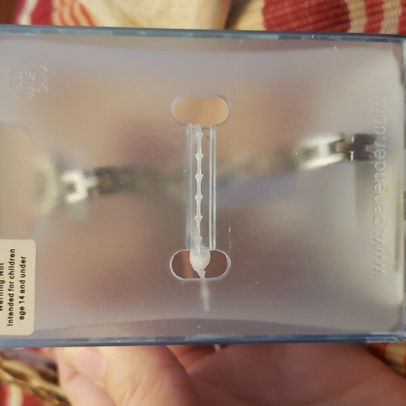 So silver-cream watch with ☮ sign - Picture 2 of 4